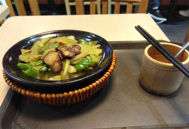 瓦罐米饭快餐店 瓦罐米饭快餐店