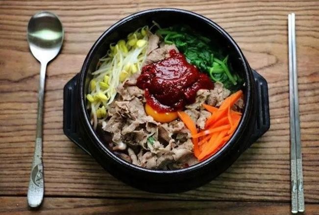 欧妮石锅拌饭