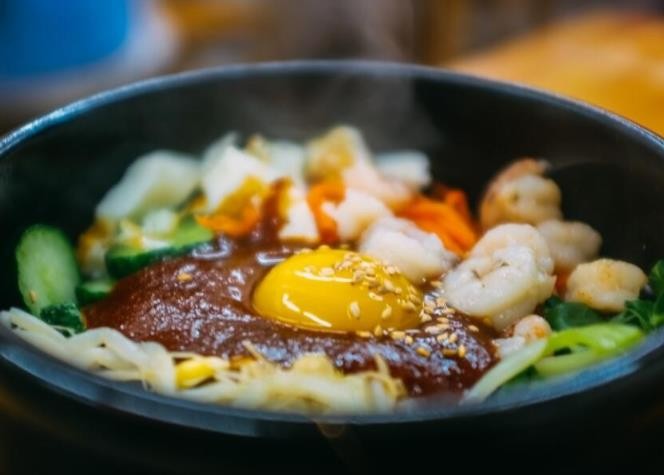 拌来拌去石锅拌饭