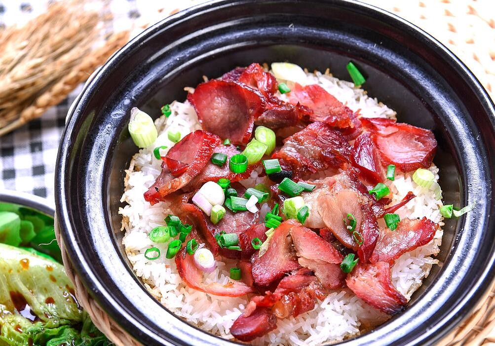 吴小范煲仔饭砂锅菜加盟