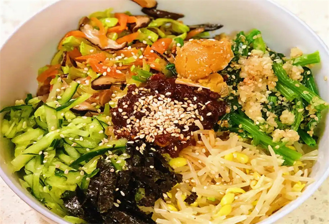 素菜拌饭