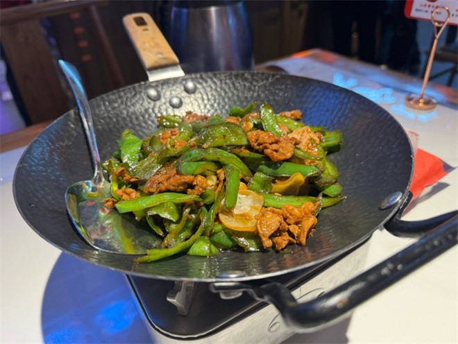 湘厨斯辣椒炒肉拌饭