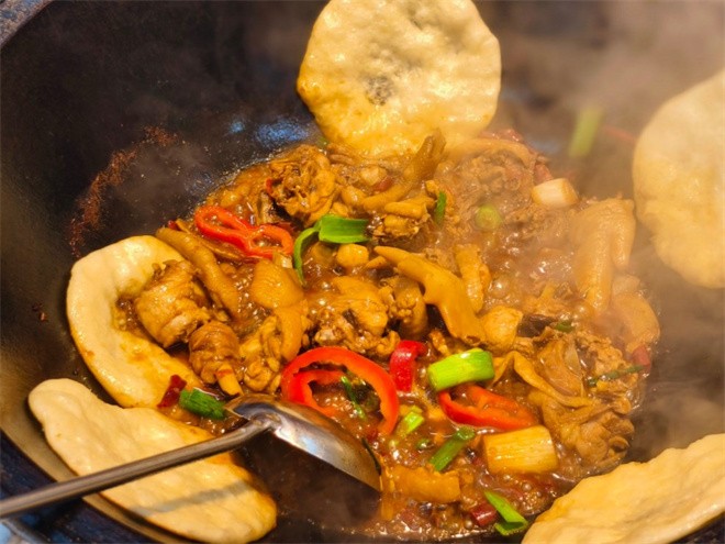 吮指地锅鸡