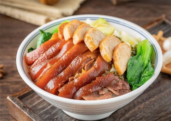 潮蹄现卤猪脚饭
