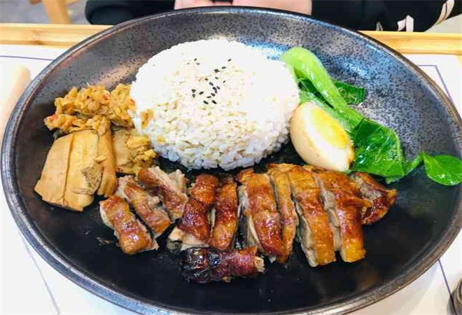 卤味饭