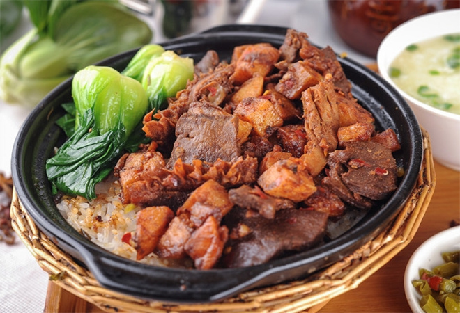 牛肉煲饭 牛肉煲饭