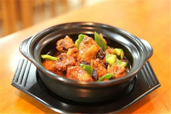 东崃阁黄焖鸡米饭加盟