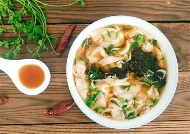 大嘴小馄饨