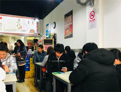 黄氏老厨黄焖鸡米饭加盟