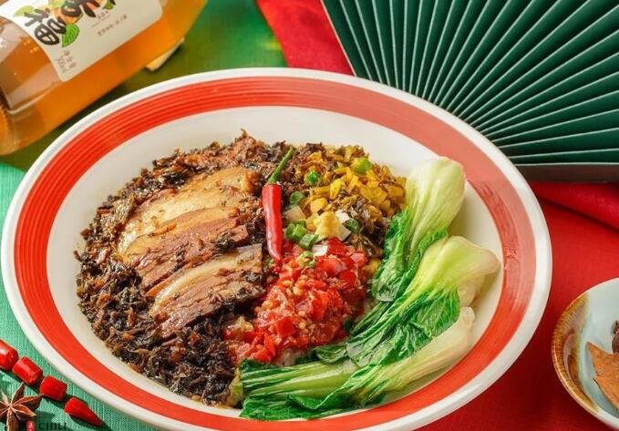 剁椒卤肉饭 剁椒卤肉饭
