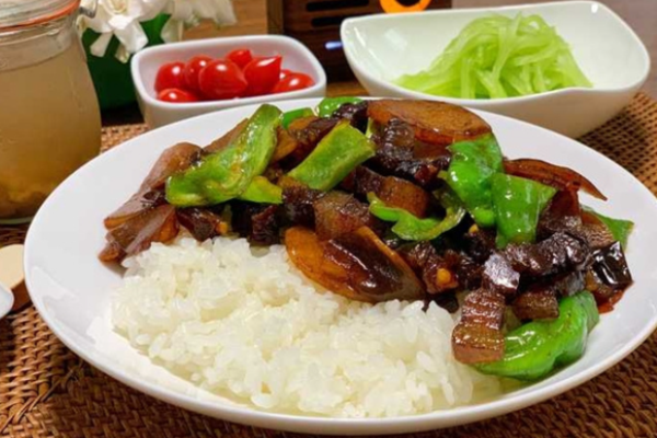 恰饭英雄现炒锅气盖饭加盟