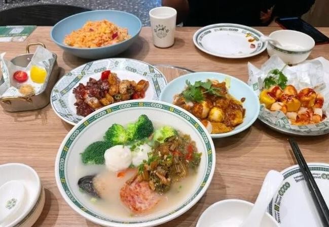 港悦茶餐厅