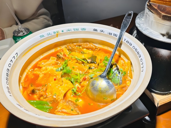 魏铭鱼头捞饭