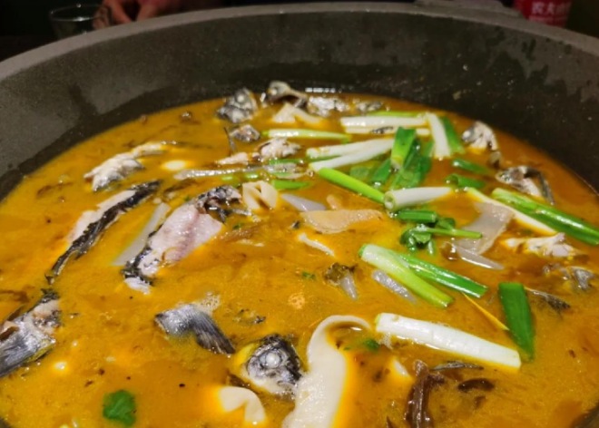 食寨年代石锅土鲫鱼 食寨年代石锅土鲫鱼