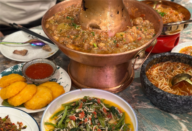火烧云傣家菜馆 火烧云傣家菜馆