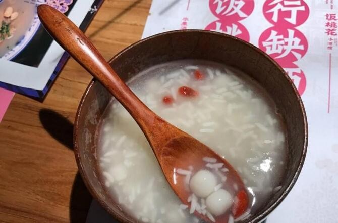 饭桃花小酒馆