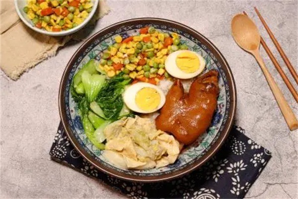 卤汁肴猪脚饭加盟