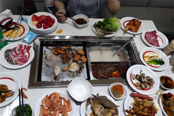 嗨吃围炉自助餐加盟