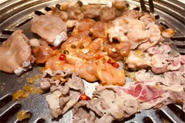 猫记烤肉店加盟