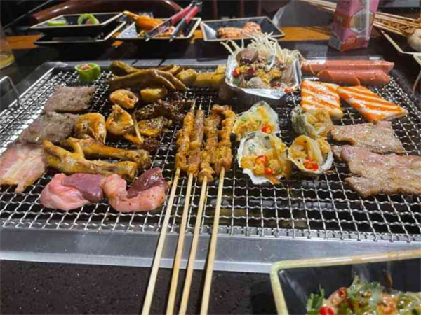 小猪阿里自助烤肉加盟