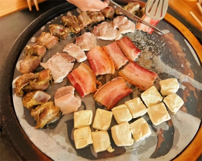 神火源石板烤肉