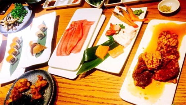 汇炙日式烧肉自助餐厅加盟