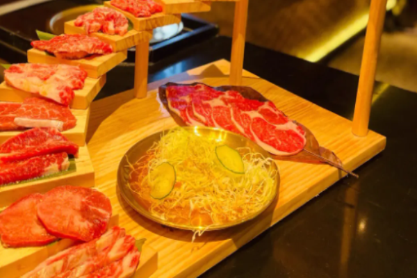 极屋烧肉酒场加盟