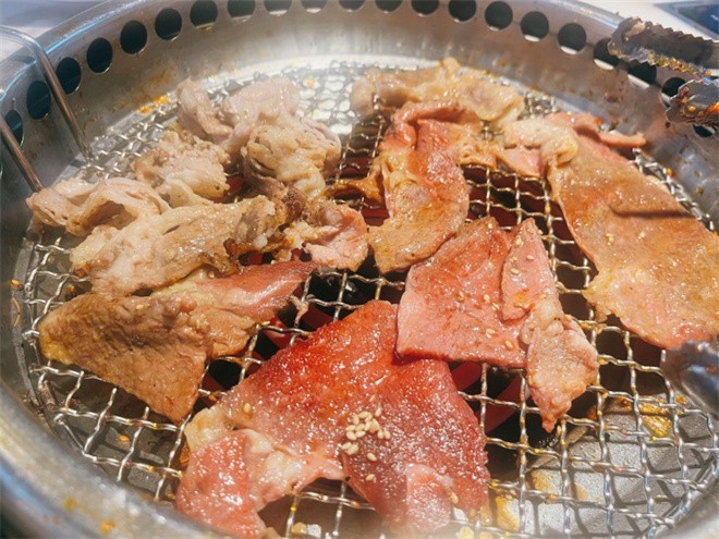 醉新火自助烤肉场