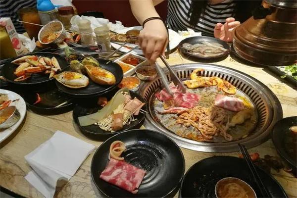 蚝牛哥自助烤肉加盟