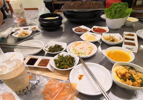 炉火时代韩式炭火烤肉加盟