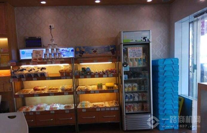 奶尔康鲜奶吧加盟