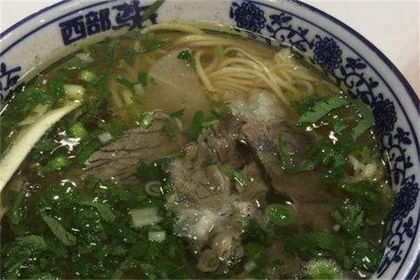 思博湖牛肉面加盟