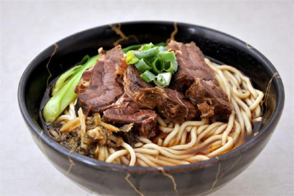 碗德福牛肉面加盟