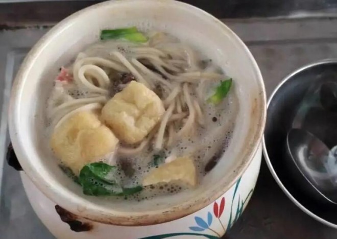 亚伟瓦罐面