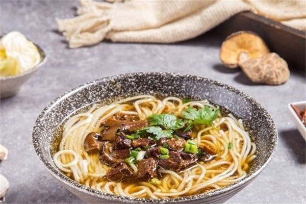 聚粉儿牛肉粉面加盟