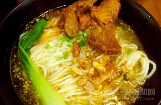 辣跳墙重庆小面加盟
