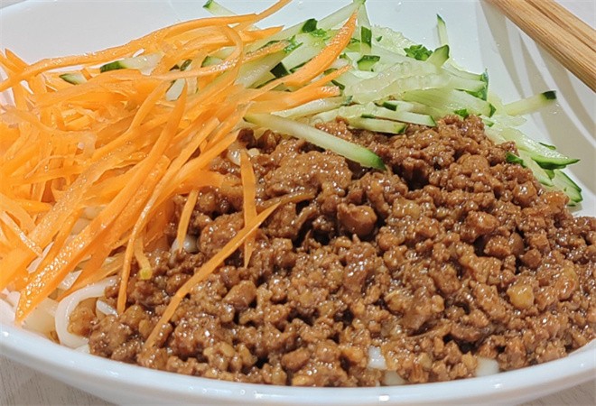 弹一碗肉酱面加盟