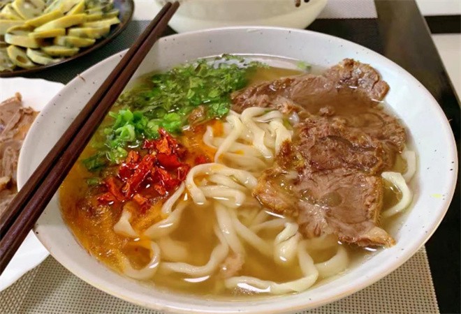 韩师傅酱骨手擀面加盟