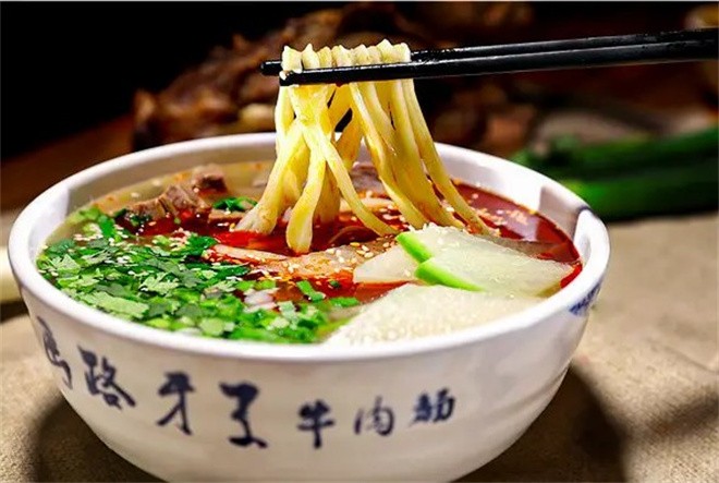 马路牙子牛肉面