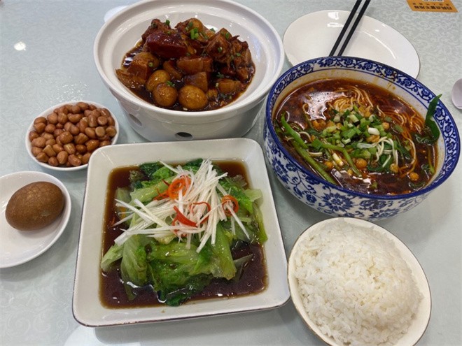 雅园牛肉面馆