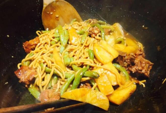 铁锅焖面连锁店加盟