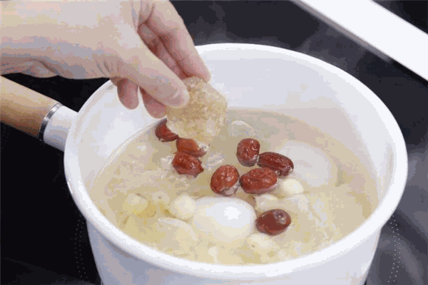 许小美鲜炖银耳甜品加盟