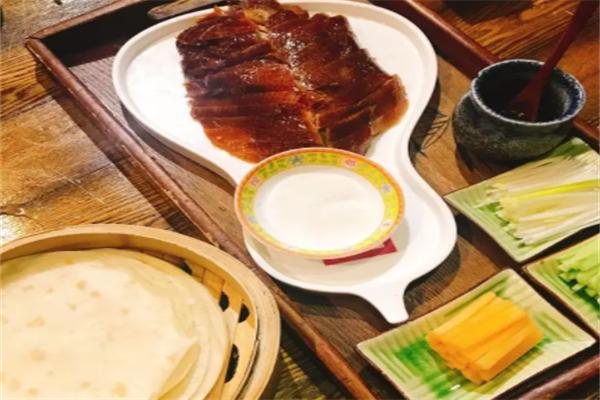 食二津家烤鸭加盟