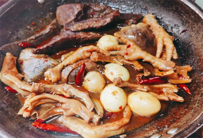 黑馋鸭卤味坊