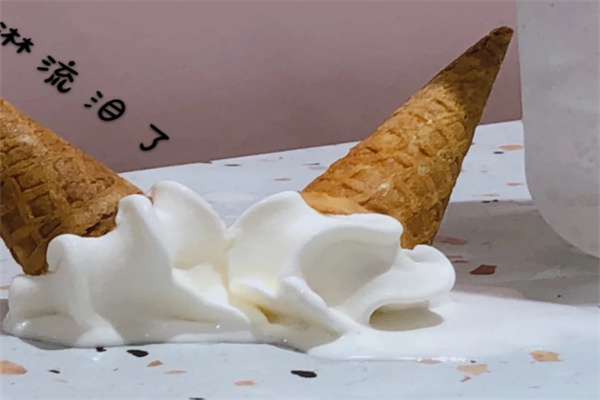 鲍萝莉牛乳冰淇淋加盟