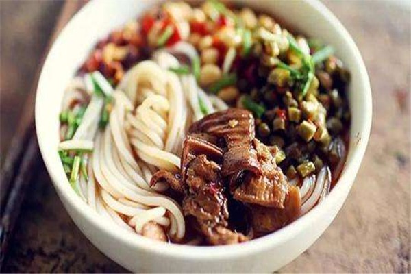 伊鼎湘常德牛肉粉加盟