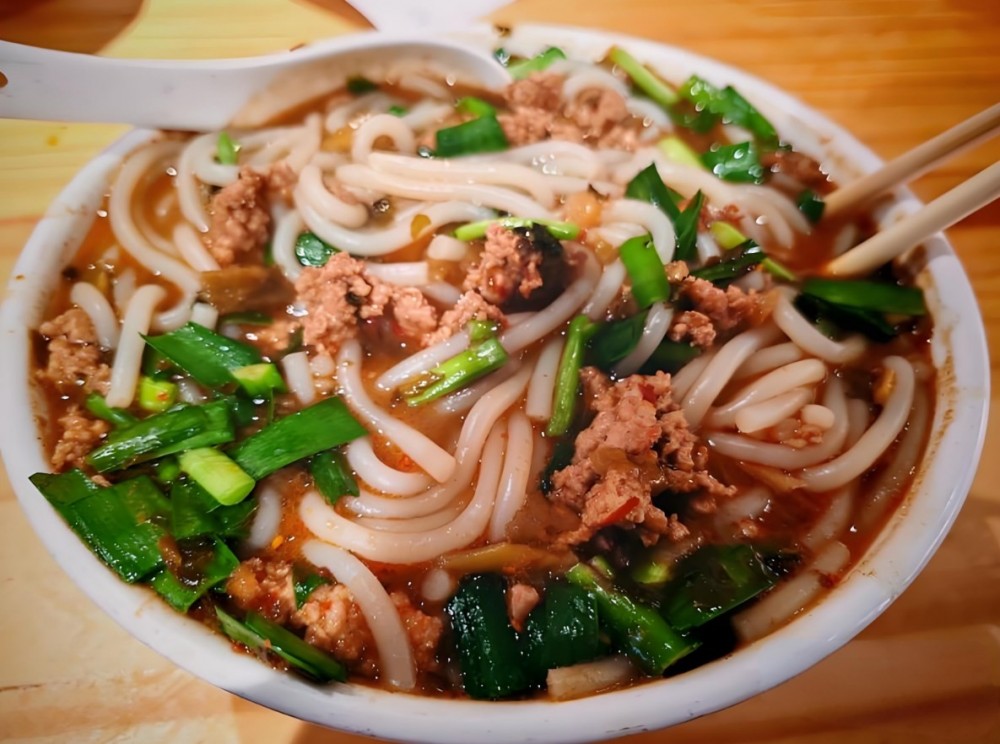 婷亭玉立小锅米线