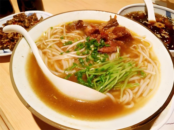 滇月小锅米线