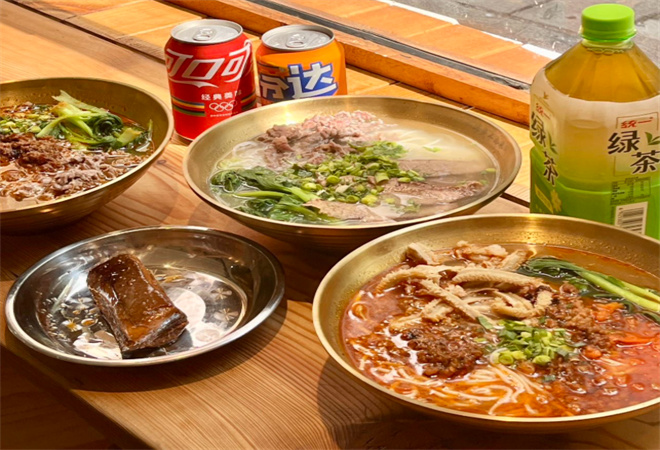 猪仔强把子肉肉酱米线 猪仔强把子肉肉酱米线