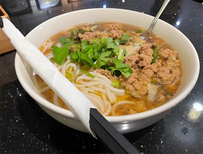 萝卜头小锅米线